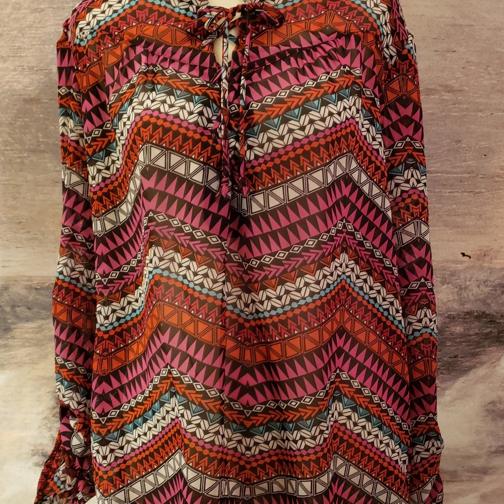 Women's No Boundaries Red Chevron print long sleeved blouse - Large